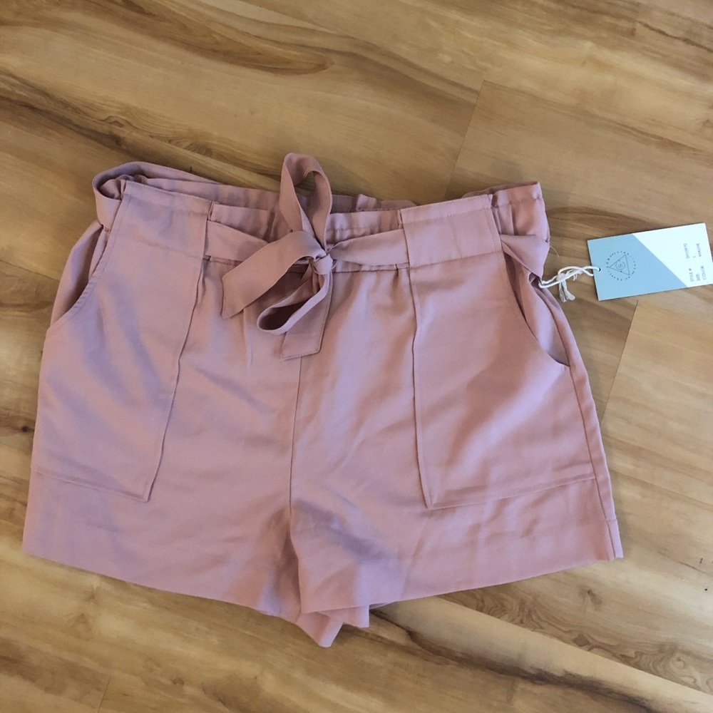 Women’s tie waist shorts